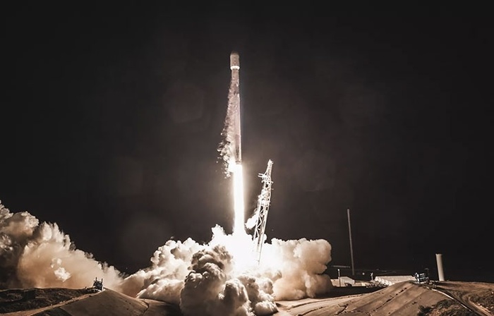 Три спутника SpaceX потеряли связь с Землей