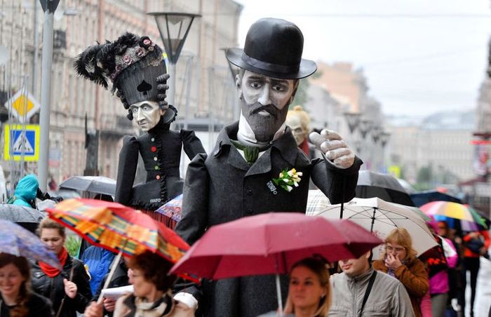 Гигантские марионетки примут участие в "Достоевском карнавале" в Петербурге