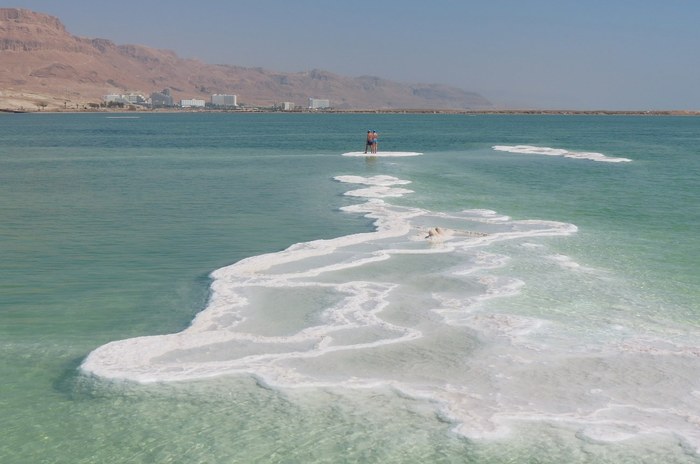 Ученые объяснили "солевые дожди" Мертвого моря