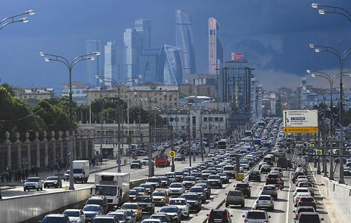 Названы 10 самых загруженных магистралей Москвы