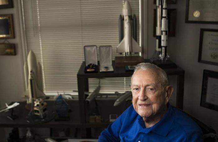 Умер первый руководитель полетов НАСА Крис Крафт
