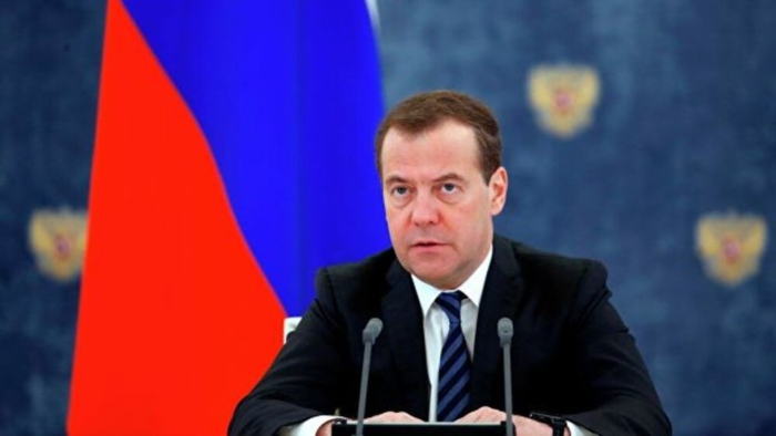 Медведев пообещал улучшить главную автодорогу Сахалина