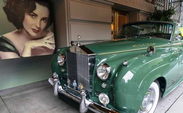 Автомобиль Элизабет Тейлор выставлен на аукцион