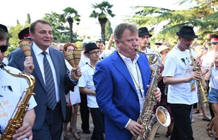 Юбилейный Sochi Jazz Festival открылся парадом