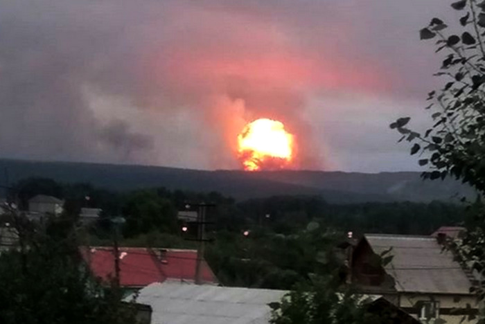 На территории воинской части в Красноярском крае случилось несколько взрывов, есть пострадавшие