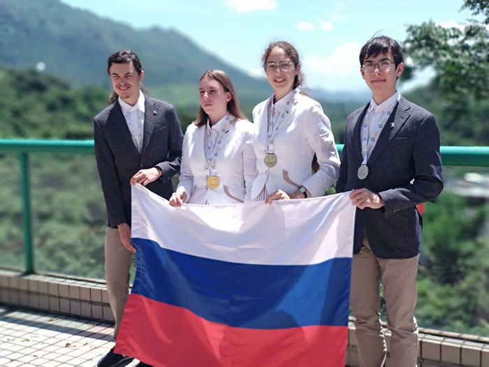 Школьники из Москвы и Саратова завоевали три медали на iGeo-2019 в Гонконге
