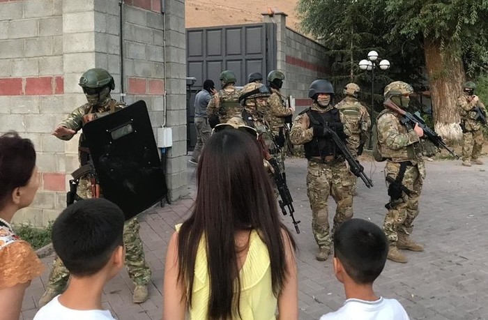 Спецназ Киргизии пытался задержать экс-президента, он открыл по бойцам огонь