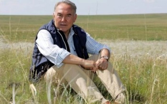 Экс-президент Казахстана записал клип на песню собственного сочинения