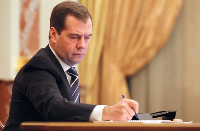 Медведев рассказал школьникам о труде