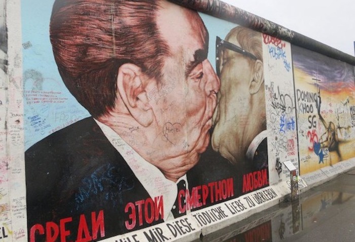 Муж Хайди Клум преподнес ей в подарок кусок Берлинской стены