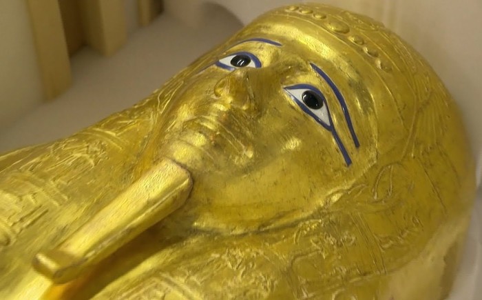 Музей "Метрополитан" вернул позолоченный саркофаг в Каир