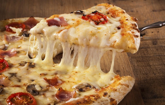 Пицца является самым любимым блюдом современной молодежи