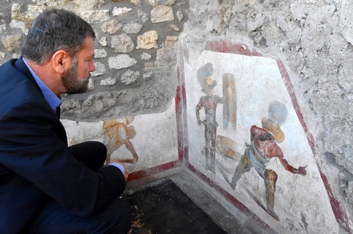 Битву гладиаторов обнаружили на древней фреске в Помпеях