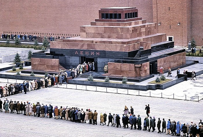 Мавзолей Ленина в Москве будет закрыт 7 ноября