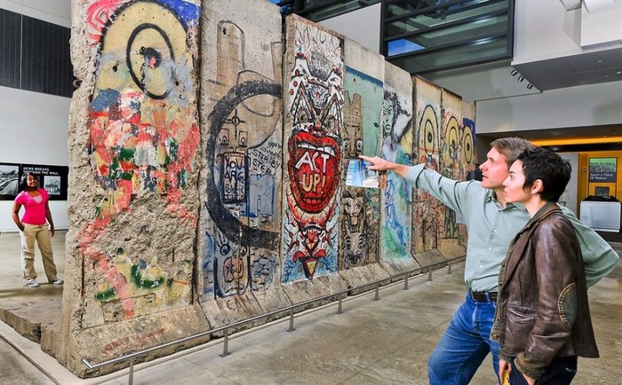 Кусок Берлинской стены можно будет купить на ярмарке искусств в Брюсселе