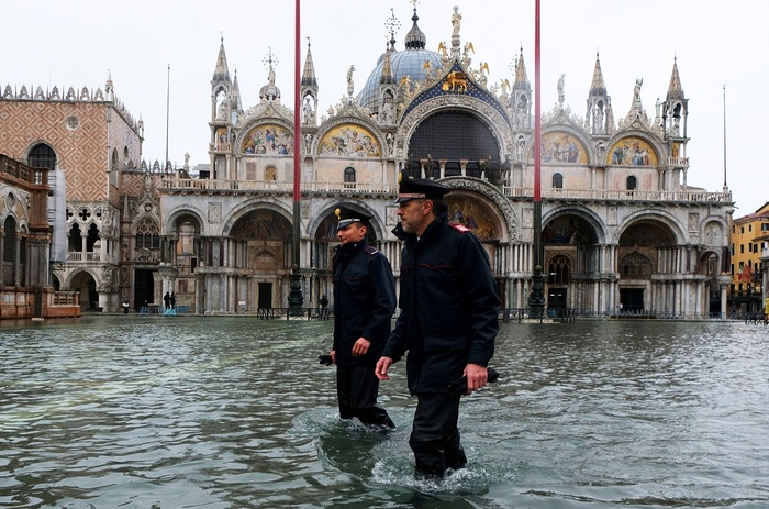 Крупнейшее в этом веке наводнение в Венеции привело к закрытию почти всех музеев