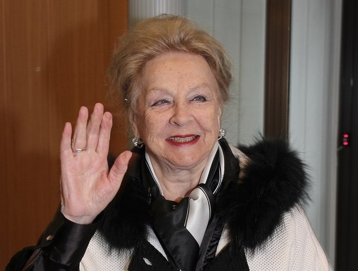 Актриса Зоя Зелинская отметила 90-летие в родном театре сатиры