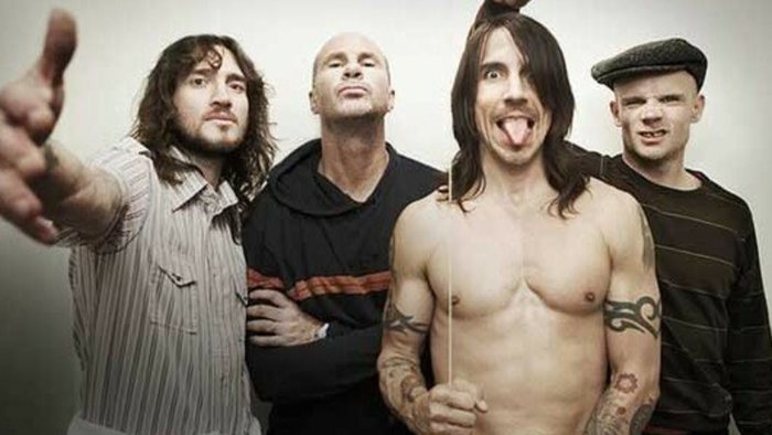 Группа Red Hot Chili Peppers воссоединилась с бывшим гитаристом