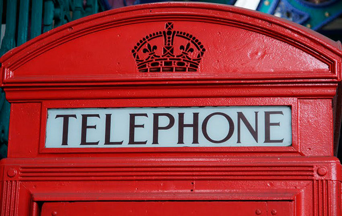 Первая красная телефонная будка Британии стала охраняемым архитектурным объектом