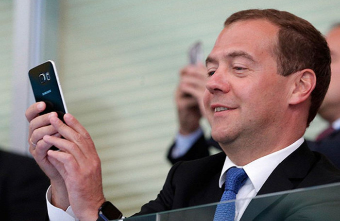 Медведев отписался от аккаунта правительства России в Instagram