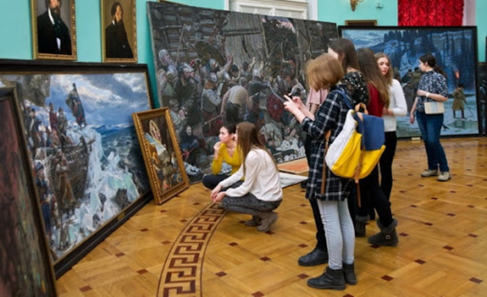 Ученики Академии живописи Ильи Глазунова представили работы в Италии