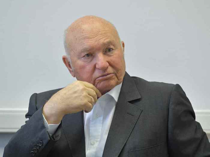Путин утвердил указ об увековечении памяти Юрия Лужкова