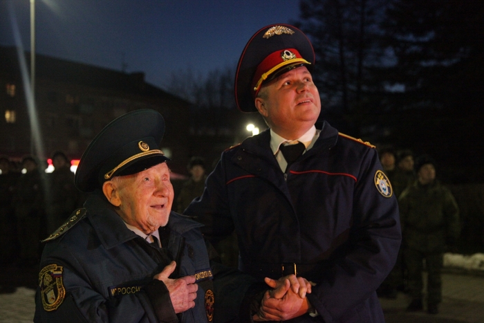 Сотрудники следственного управления Смоленской области подарили салют ветерану Великой Отечественной