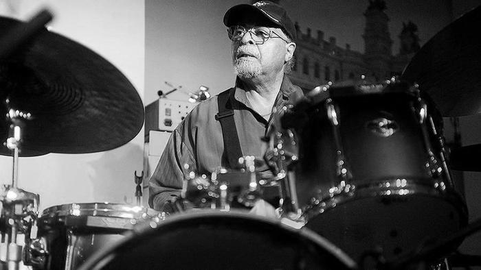 Ушел из жизни легендарный джазовый барабанщик Джимми Кобб