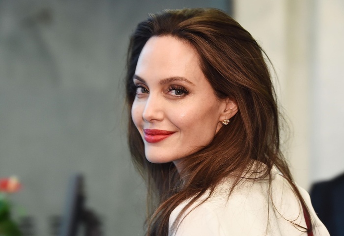 Анджелина Джоли отмечает 45-летие