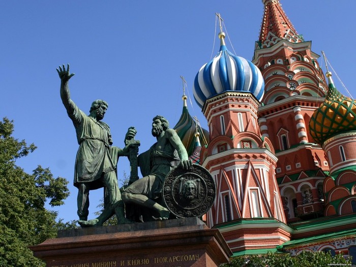 Памятник Минину и Пожарскому в Москве отреставрируют за народные средства