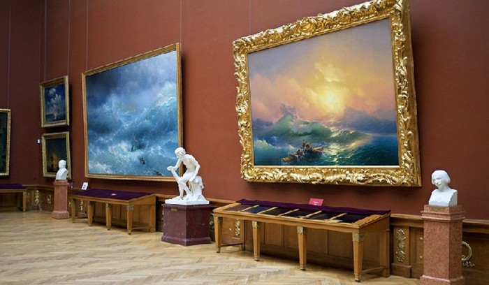 В Петербурге для посетителей открылись Эрмитаж, Русский музей и Летний сад