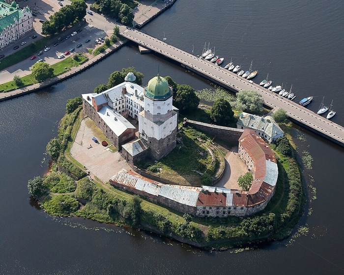 Единственный средневековый замок в России оборудуют лифтом