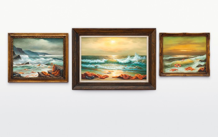 Бэнкси пожертвовал для аукциона Sotheby's триптих "Вид на Средиземное море, 2017"