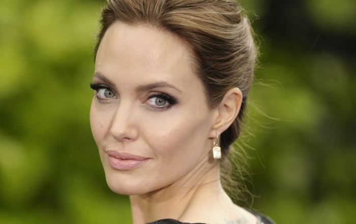Анджелина Джоли задумалась о переезде в Великобританию?