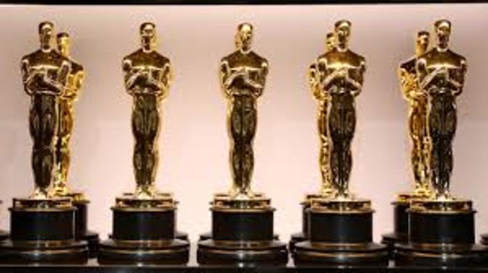 Американская киноакадемия продолжит вручать "Оскары" за "женские" и "мужские" роли