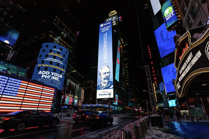 Spotify повесил портрет Чайковского на Таймс-сквер