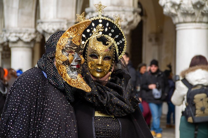 Традиционный карнавал в Венеции проходит в этом году онлайн