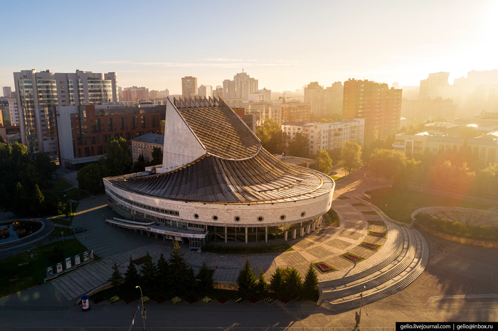 Новый театр для депутата или продолжение истории новосибирского «Глобуса»?