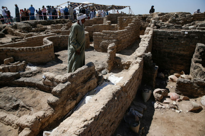 В районе Луксора раскопали древний город в прекрасном состоянии
