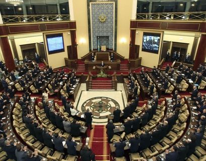 Казахстанские парламентарии объявили о самороспуске