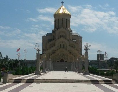 В Тбилиси горит Собор Святой Троицы