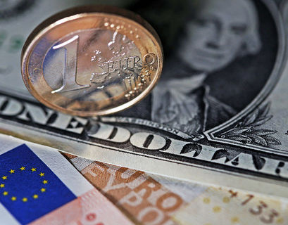 Доллар перевалил за 68 рублей, евро - за 77 рублей