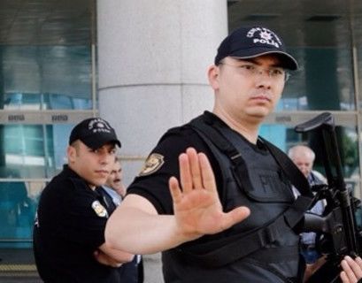 В Анкаре отстранили почти тысячу полицейских - СМИ