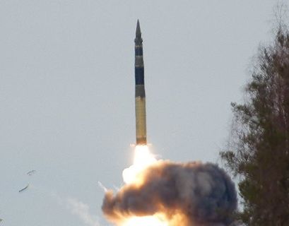 Россия испытала межконтинентальную баллистическую ракету "Тополь"