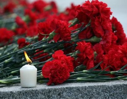 Официальный День траура по погибшим в Кемерово начался в России 