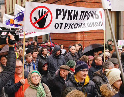 Латвийские манифестанты вступились за русские школы