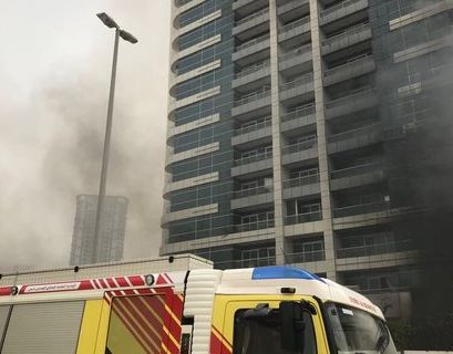 Пламя охватило небоскреб в Дубае