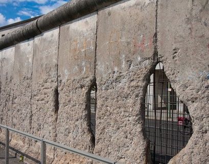 Берлинская стена снова рухнет в Германии