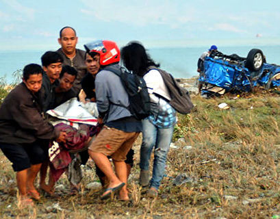 Землетрясение и цунами в Индонезии погубили 384 человека