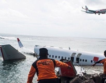 Крушение Boeing 737 в Индонезии: на борту находились 189 человек  